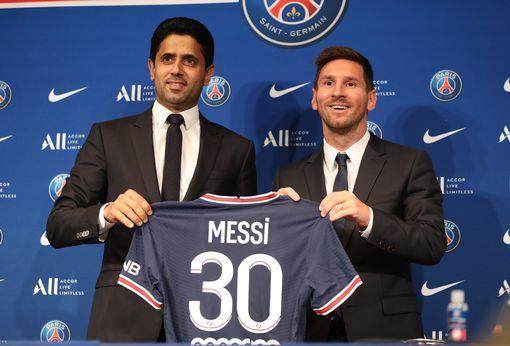 1628677827312041387.jpg 0_Lionel-Messi-Press-Conference-after-signing-for-Paris-St-Germain (1).jpg
