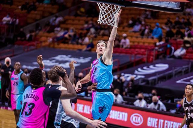 1619682380787077253.jpg E0G8E_dXEAAZaf6.jpg